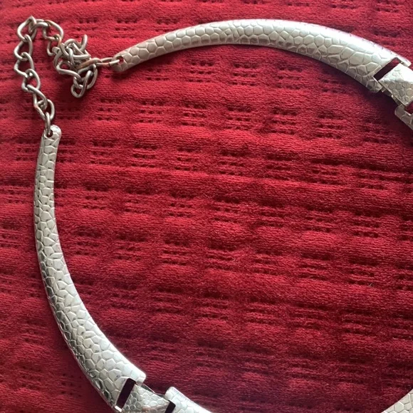 Silver Polished Collar Neckpiece - Picture 3 of 10